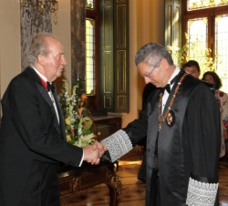 Su Majestad el Rey recibe el saludo del ministro de Justicia, Alberto Ruiz-Gallardón